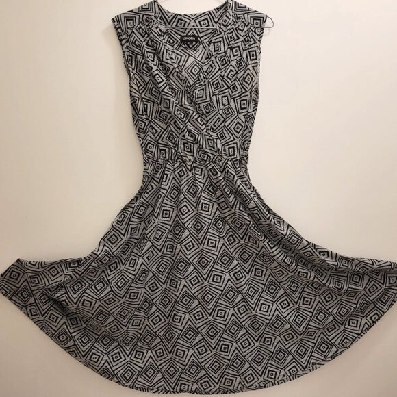 Zikger Dress/ Knee-Length/ Geometric Print/ A-Line/ Size S (fits larger) - Picture 8 of 9